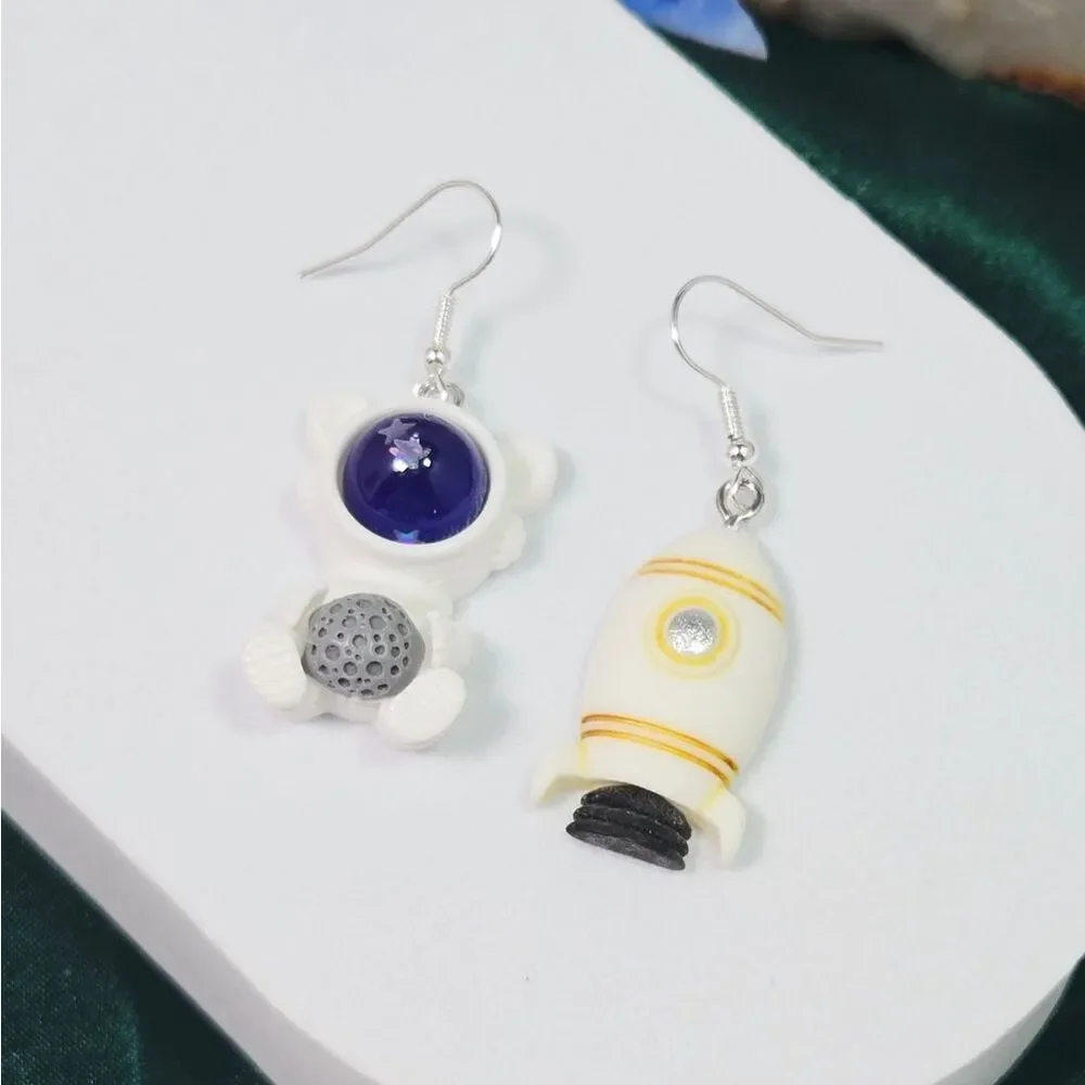 Asymmetric Astronaut & Rocket Earrings 🚀✨ Cute Y2K Space Dangles NASA Nerd Chic